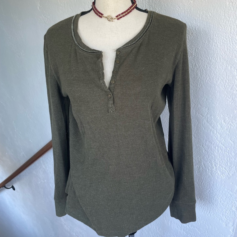 Eddie Bauer Olive Green Velour Trim Women's Henley Top with‎ Brass buttons XL